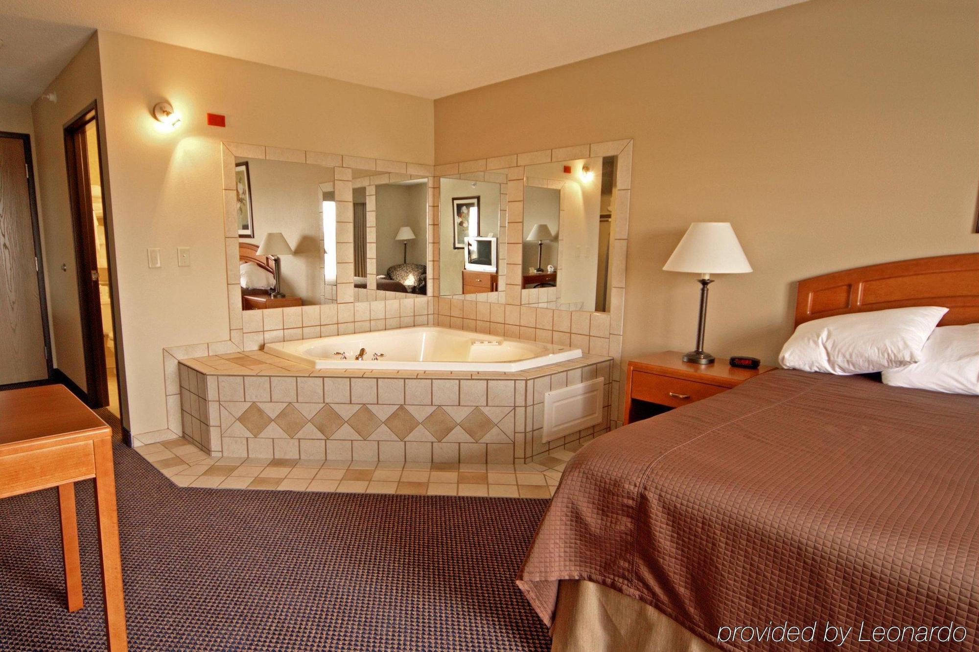 Paola Inn And Suites Habitación foto