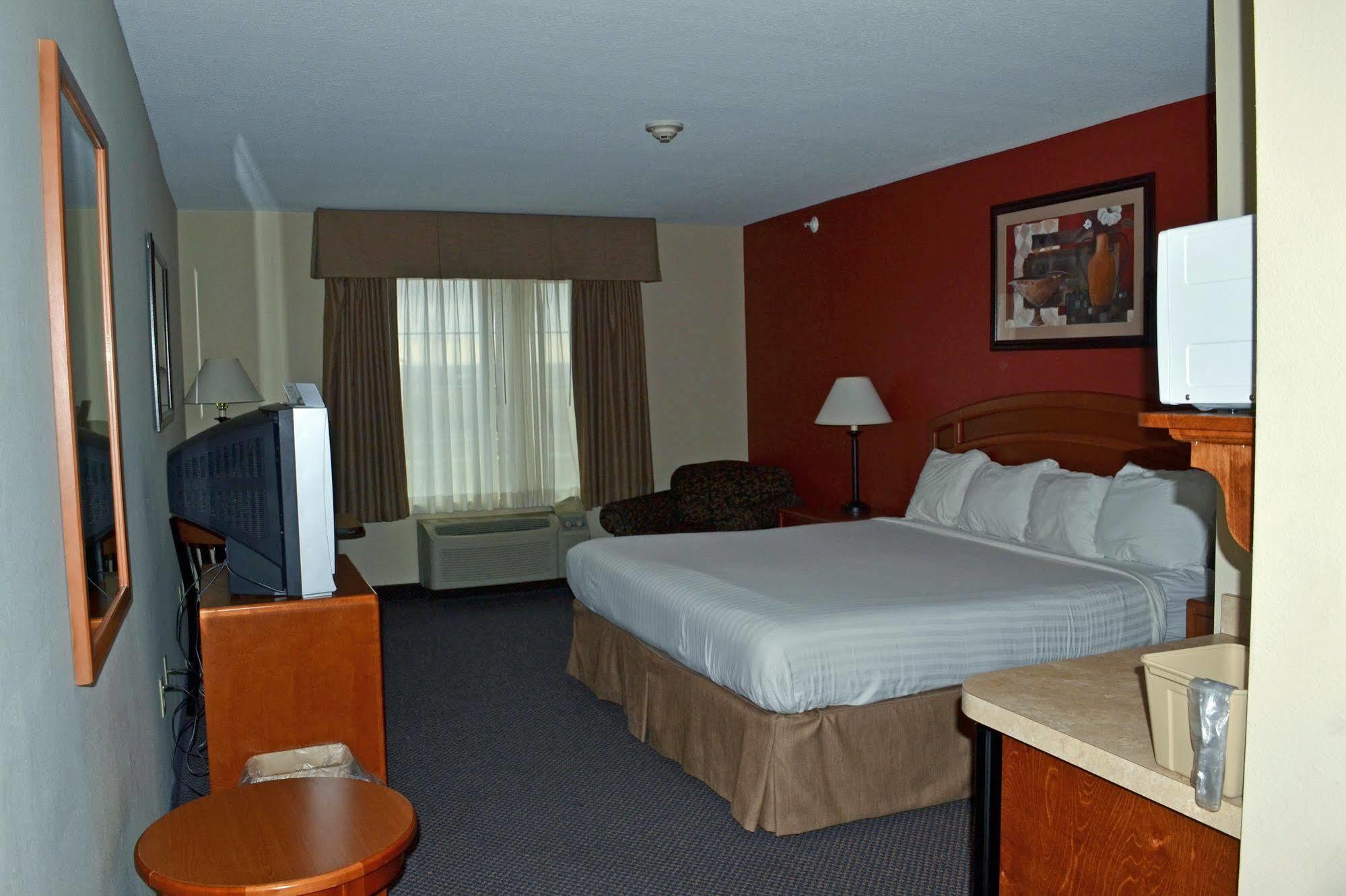 Paola Inn And Suites Exterior foto